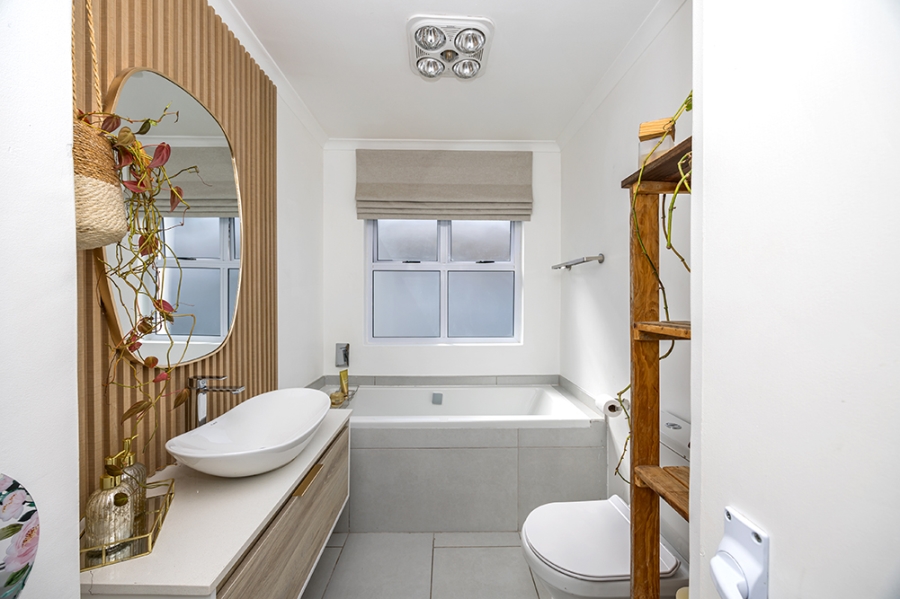 3 Bedroom Property for Sale in Sunningdale Western Cape